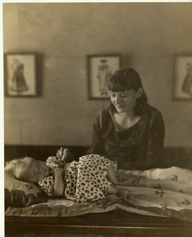 Clara Sipprell (American, born Canada, 1885-1975)
Mariska with baby (probably Solveig), ca. 1931
Photograph, 8 7/8 x 7 inches
