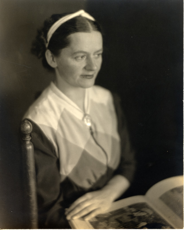 Clara Sipprell (American, born Canada, 1885-1975)
Mariska Karasz, ca. 1945
Photograph, 9 1/4 x 7 3/8 inches
Collection of the artist’s family